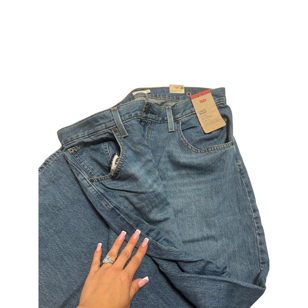 Levi’s Cinch Baggy Jeans Size 33 Medium Wash High Rise NWT - Picture 4 of 5